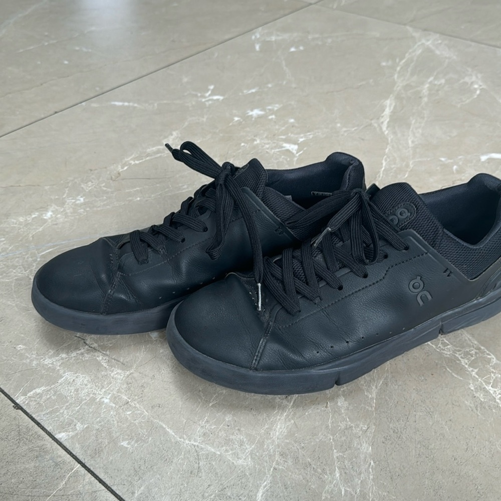 On Running Black Sneakers Sz 10 men’s - Picture 2 of 5